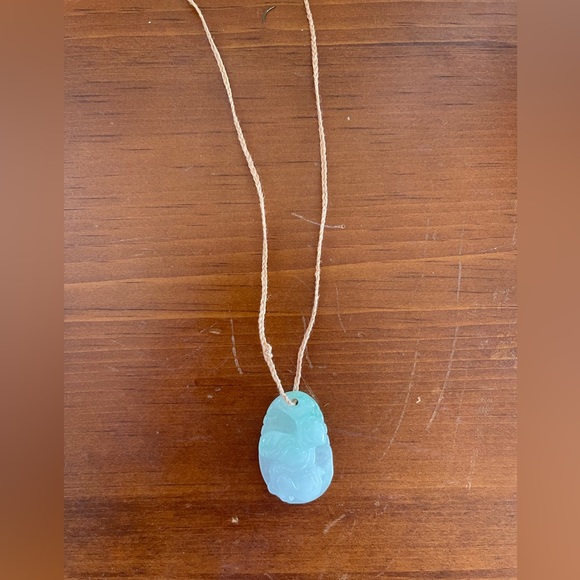 Monkey Jade pendant with hand woven string - Picture 8 of 9